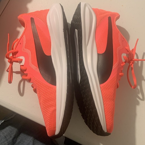 NIB - Women’s Pink Puma Twitch Runner - Picture 9 of 9